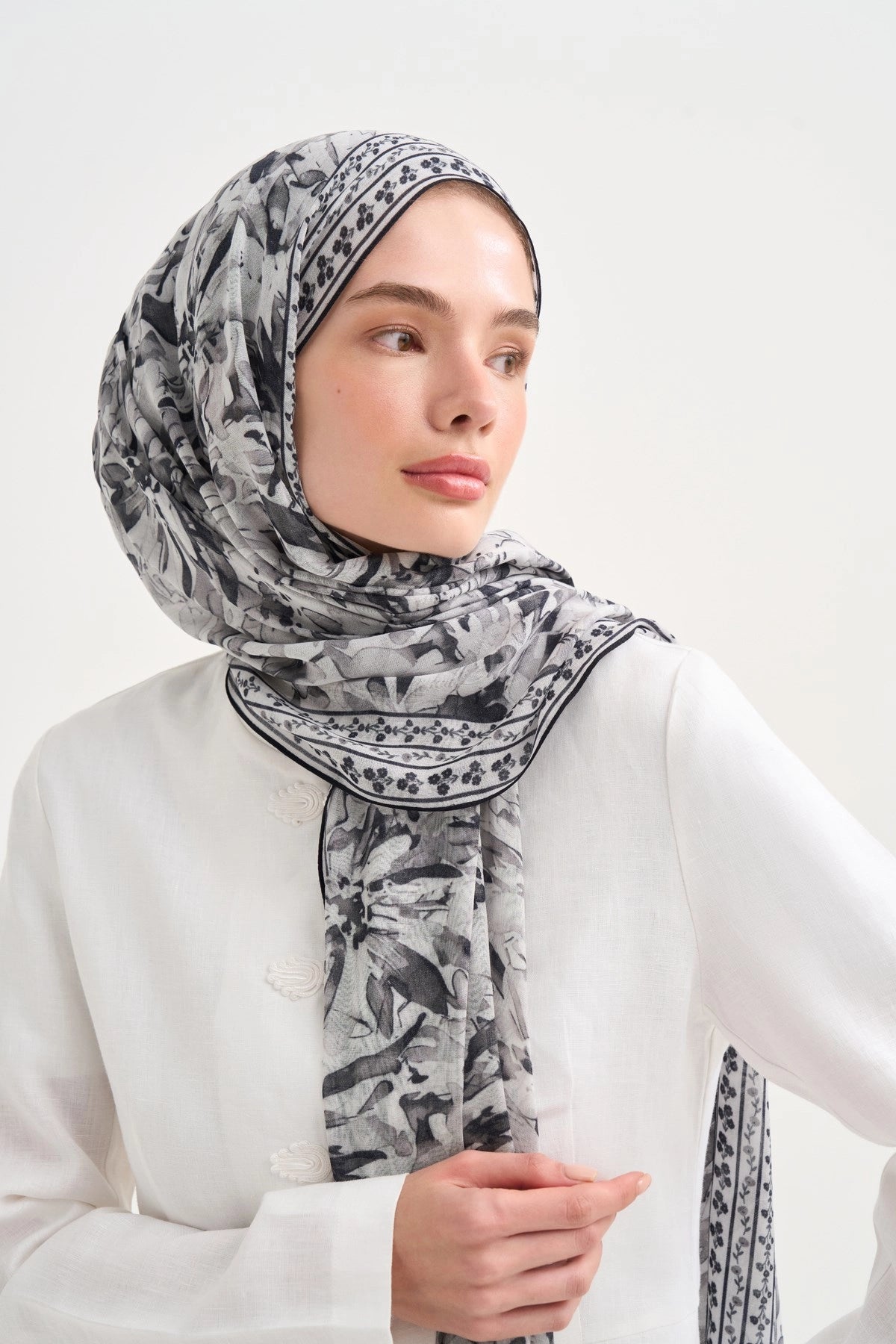 Lavena Aria Viscose Scarf – Black