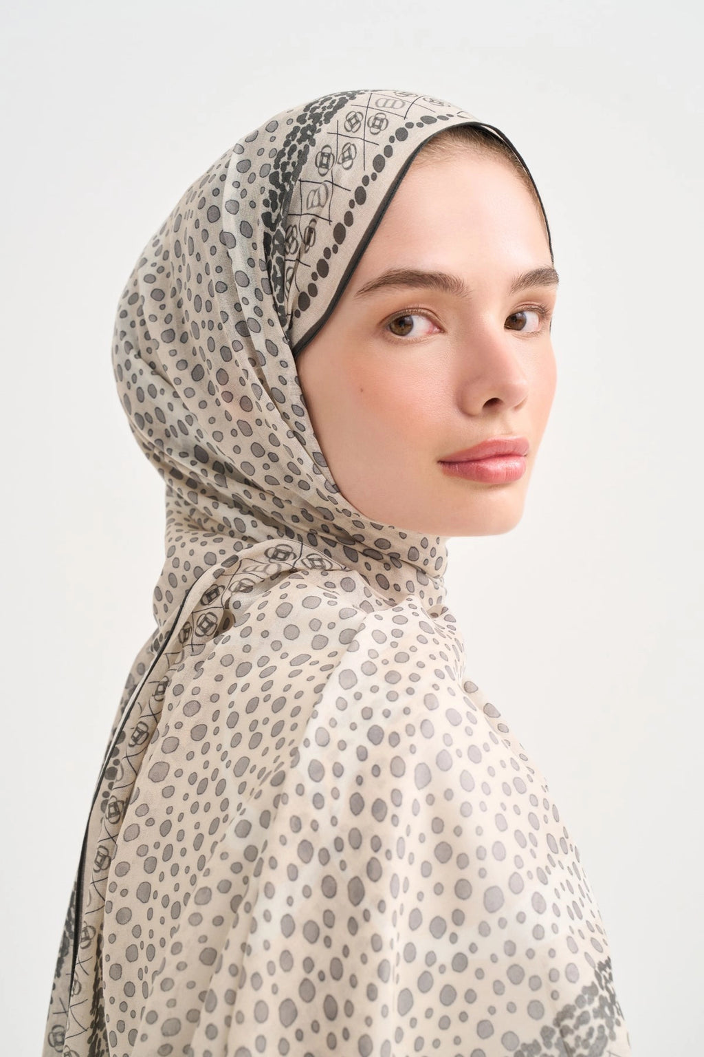 Lunara Aria Viscose Scarf – Cream